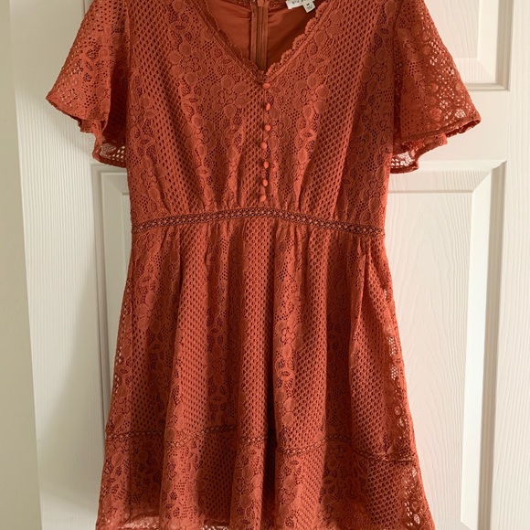 Short-Sleeve Lace Dress - Picture 4 of 5